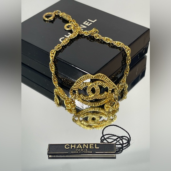 CHANEL Gold Engraved 'CC' Chain Chocker With The Box - Picture 11 of 11